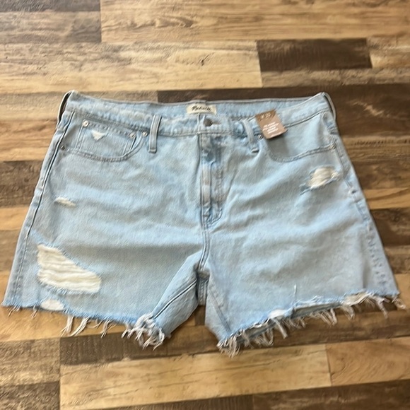 Madewell Pants - Madewell Relaxed mid-length denim shorts size 33